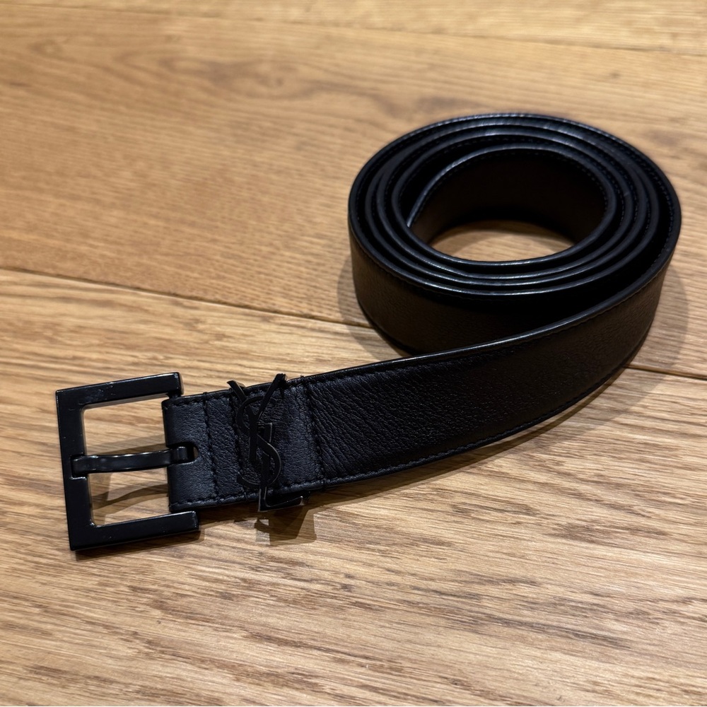 YSL MEN’S Cassandre belt in smooth leather